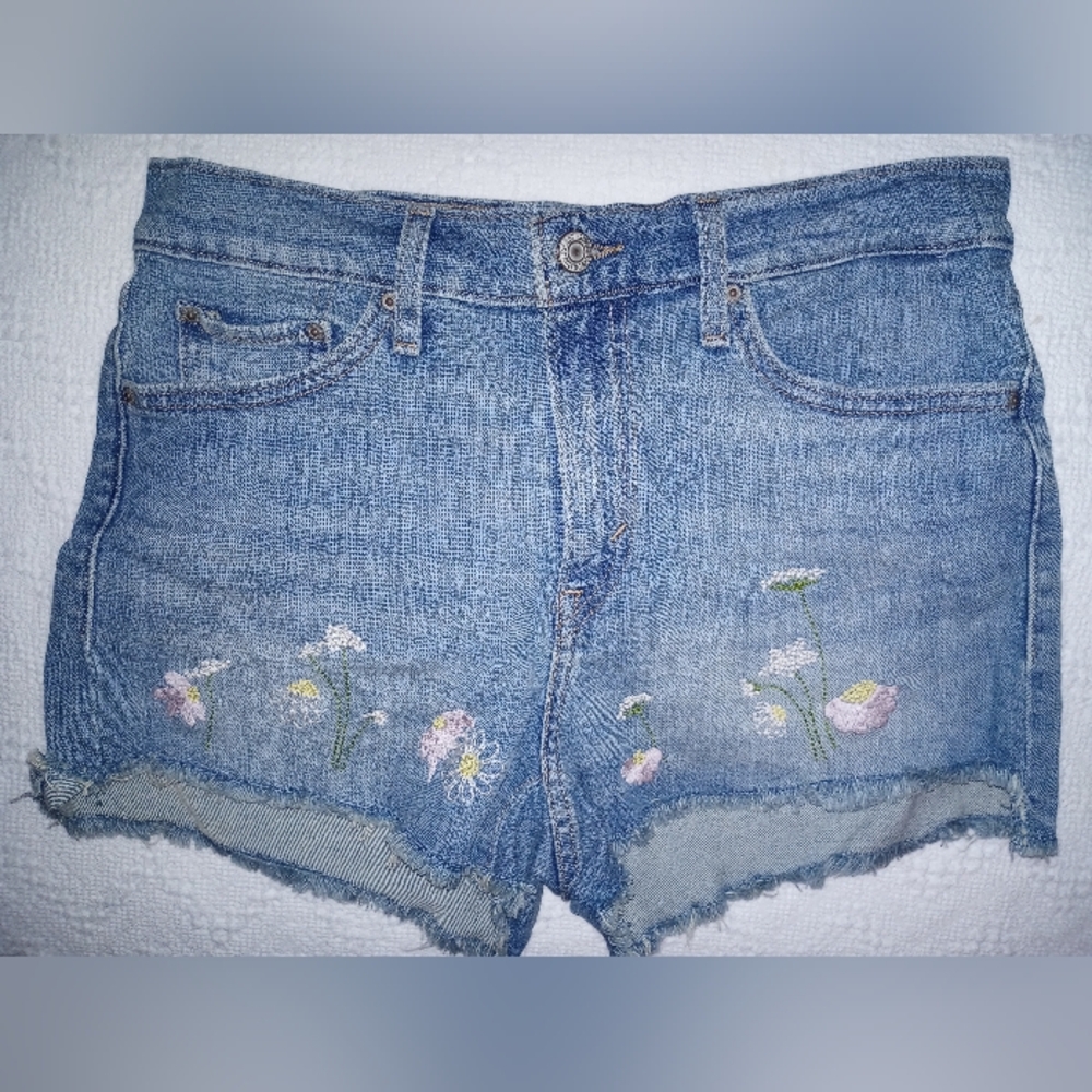 💘🍂 Levi's Blue Denim Shorts with Floral Embroidery